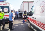 TAG otoyolunda feci kaza, otomobil tırın altına girdi