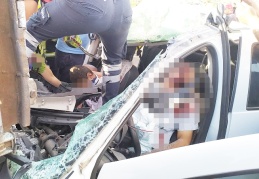 TAG otoyolunda feci kaza, otomobil tırın altına girdi