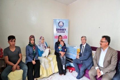 Tahmazoğlu, 111 bin 111&#8217;inci bebeğe &#039;hoş geldin&#039; dedi