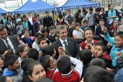 Tahmazoğlu, çocuk şenliğine katıldı 