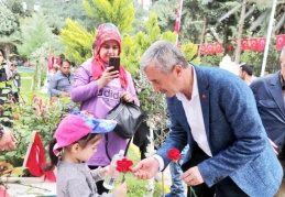 Tahmazoğlu, Gazileri ziyaret etti.