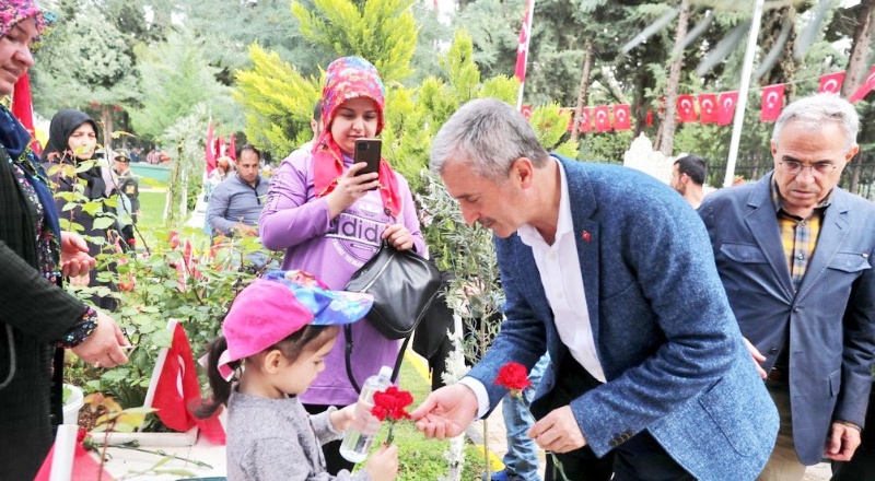 Tahmazoğlu, Gazileri ziyaret etti.