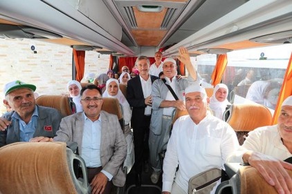 Tahmazoğlu, hacı adaylarını kutsal topraklara uğurladı 