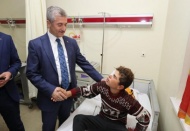 Tahmazoğlu, hastaları ziyaret etti