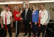 Tahmazoğlu ödüllendirdi