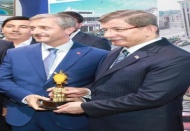 Tahmazoğlu, ödülünü Başbakan’dan aldı