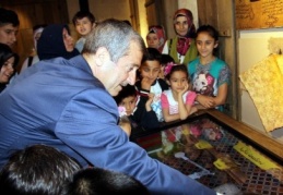 Tahmazoğlu öğrencilere İslam Bilim Müzesini gezdirdi
