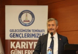 Tahmazoğlu öğrencilerle kariyer günlerinde buluştu 