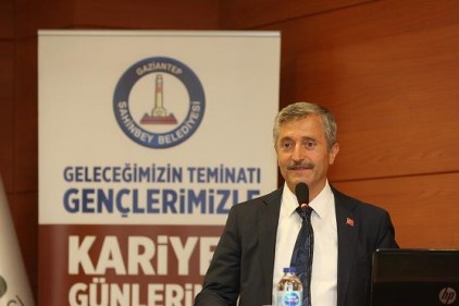 Tahmazoğlu öğrencilerle kariyer günlerinde buluştu 