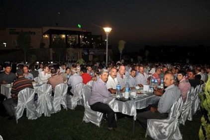 Tahmazoğlu, personeliyle iftarda bir araya