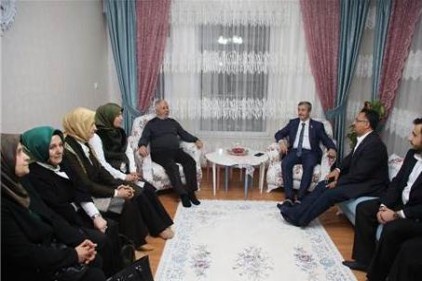 Tahmazoğlu, Şehit Polis Hasan Aslan’ın ailesini ziyaret etti