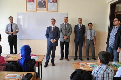 Tahmazoğlu, yeni açılan okulu ziyaret etti
