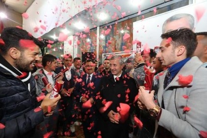 Tahmazoğlu, yüzde 60,25 oy ile yeni bir rekora imza attı