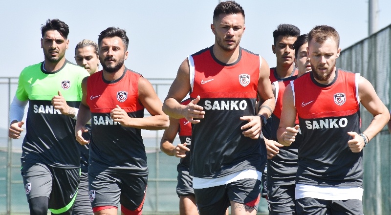 Takımın yeni transferleri ilk antrenmanlarına çıktı