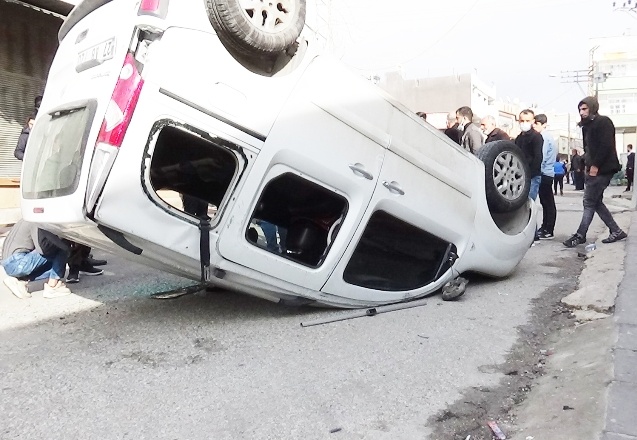 Takla atan araçtan 4 kişi yaralı olarak kurtuldu