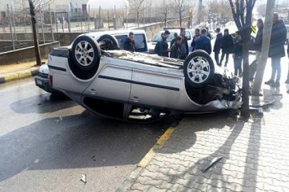 Takla atan araçtan burnu bile kanamadan çıktı