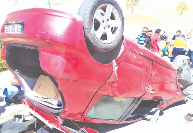 Takla atan otomobilin sürücüsü yaralandı