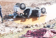 Taklalar atan otomobil hurdaya döndü