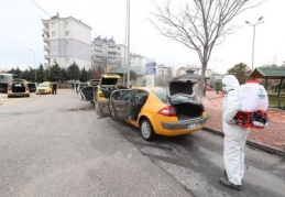 Taksi durakları ve taksiler dezenfekte edildi