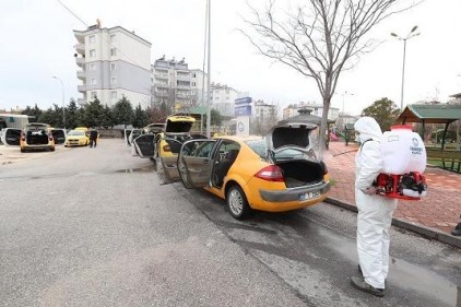 Taksi durakları ve taksiler dezenfekte edildi