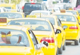 Taksi şoförlerinin yaş sınırı 68'e çıkarıldı