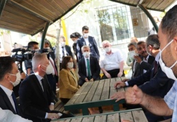 Taksicilerin sorunlarını dinledi