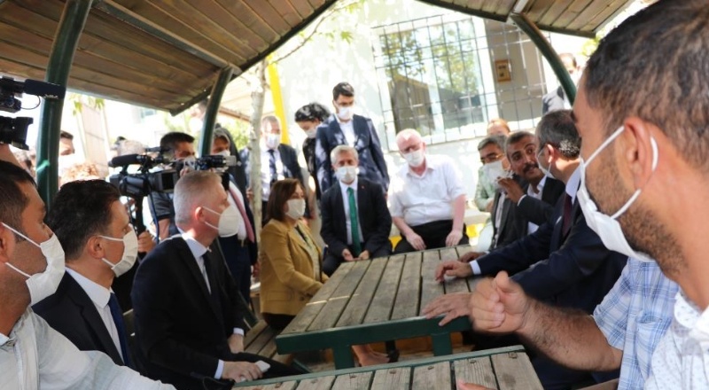 Taksicilerin sorunlarını dinledi