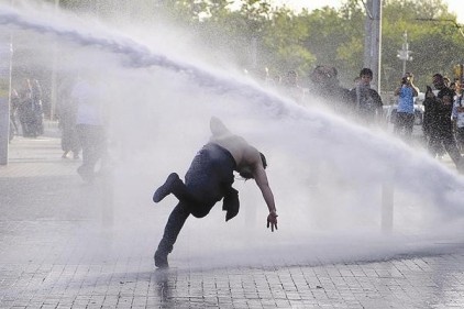 Taksim Gezi Parkı&#039;ndaki eylemcilere müdahale