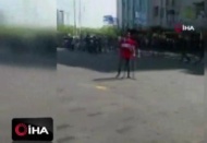 Taksim Meydanı kapatılınca esnaf top oynadı