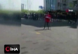 Taksim Meydanı kapatılınca esnaf top oynadı
