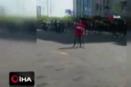 Taksim Meydanı kapatılınca esnaf top oynadı
