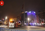 Taksim’de atıl durumdaki aydınlatma direkleri kaldırıldı