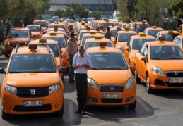 Taksimetre açmayan, yüksek sesle müzik açan, fazla para alan yandı