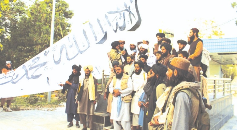 Taliban, ABD ve NATO güçleriyle çalışmış insanları tespit edip evlerine gidiyor