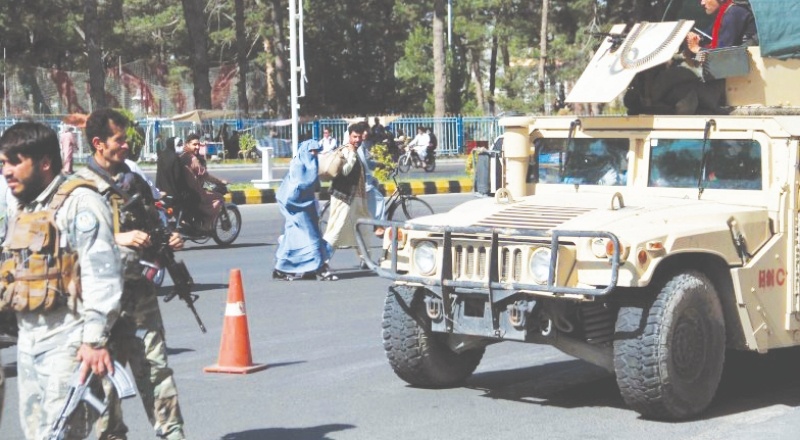 Taliban, Afganistan'da dokuzuncu vilayet merkezinde kontrolü ele geçirdi