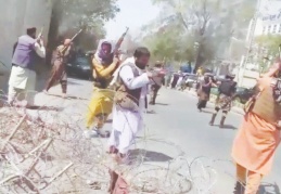 Taliban, Kabil'deki protestolara ateş açarak müdahale etti