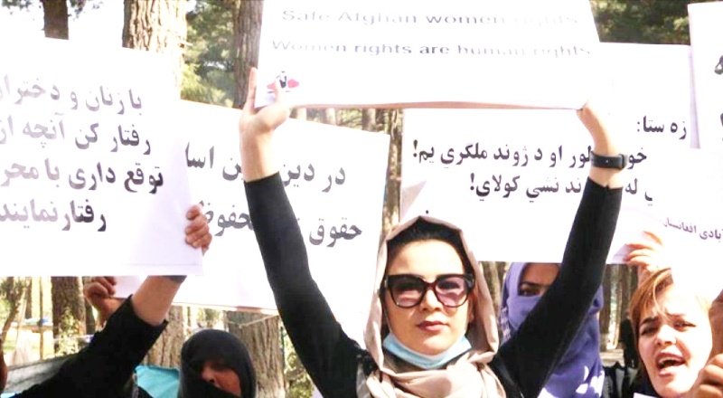 Taliban, kadınlara erkek refakatçi olmadan seyahat etmeyi yasakladı