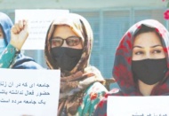 Taliban kadınların eylemini takip eden gazetecilere saldırdı