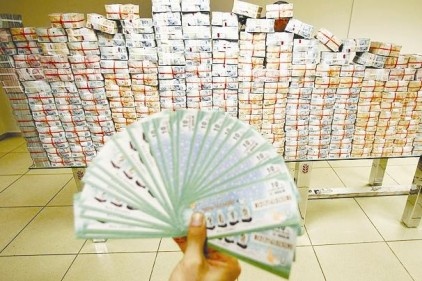 Talih kuşu devletin başına kondu
