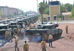 Tank ve zırhlı araçların taşınması sürüyor