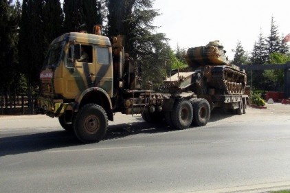 Tanklar sınıra gidiyor