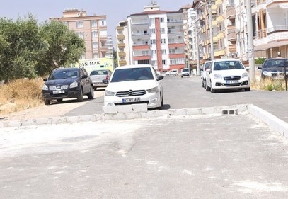 ‘Tapulu arazim’ deyip yolu kapattı 