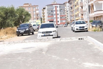 &#8216;Tapulu arazim&#8217; deyip yolu kapattı 
