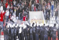 Taraftar, stadı yıktı