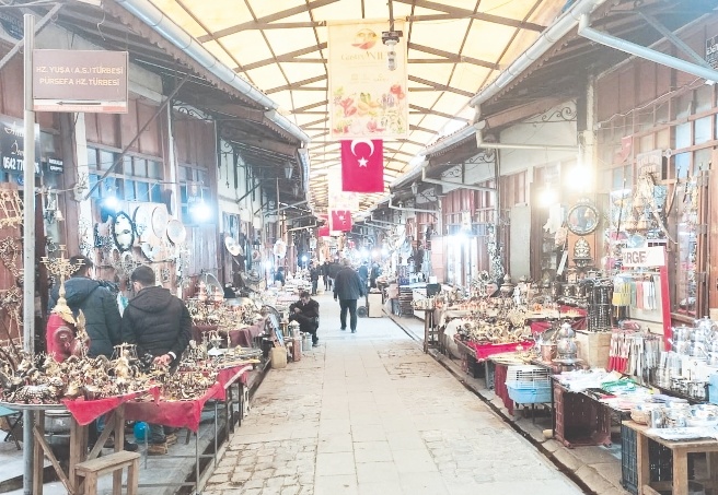 Tarihi Bakırcılar Çarşısı’nda yaprak kımıldamıyor