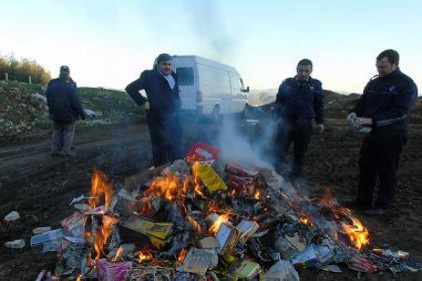 Tarihi geçmiş gıda ürünleri imha edildi 