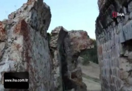Tarihi kilise defineciler tarafından yok edildi