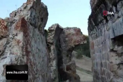 Tarihi kilise defineciler tarafından yok edildi