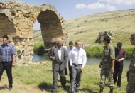 Tarihi köprüde incelemede bulundu 