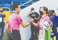 Tarihte ilk kez evli çift birlikte maç yönetti